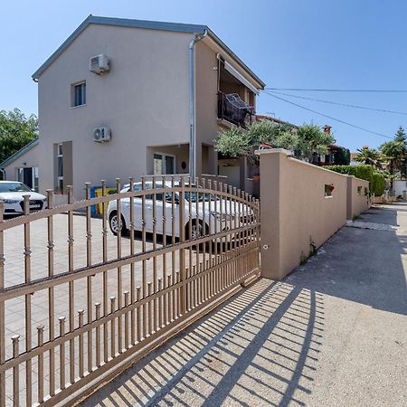 Runa With Terrace Porec Exterior photo