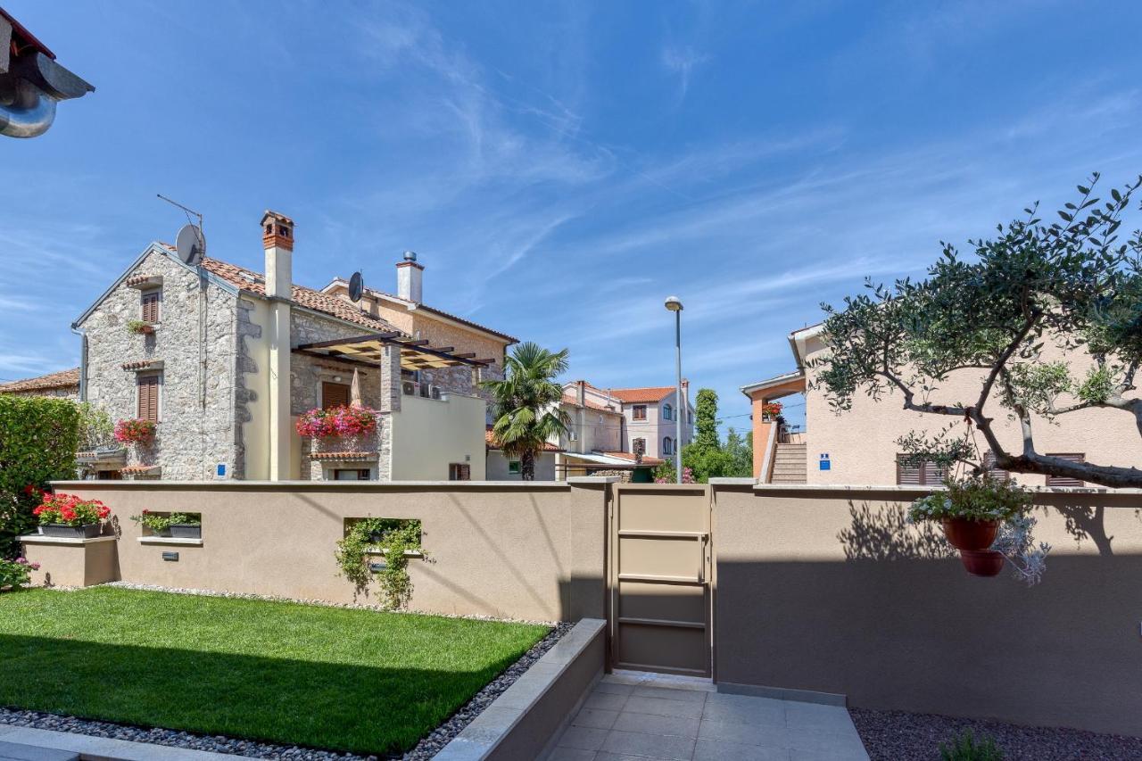 Runa With Terrace Porec Exterior photo